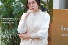 达州兼职模特被摄影师亲(兼职模特被摄影师亲了)