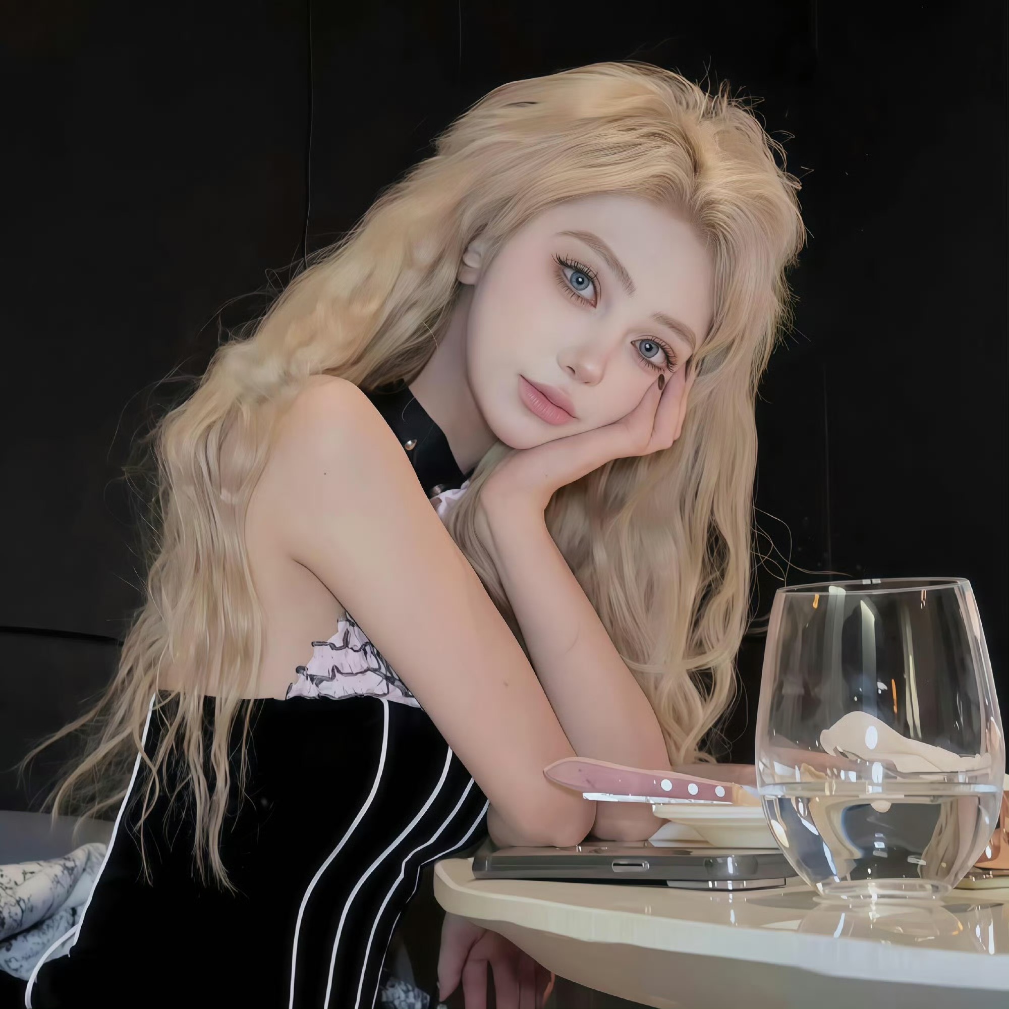 达州伴游女生晨露的资料
